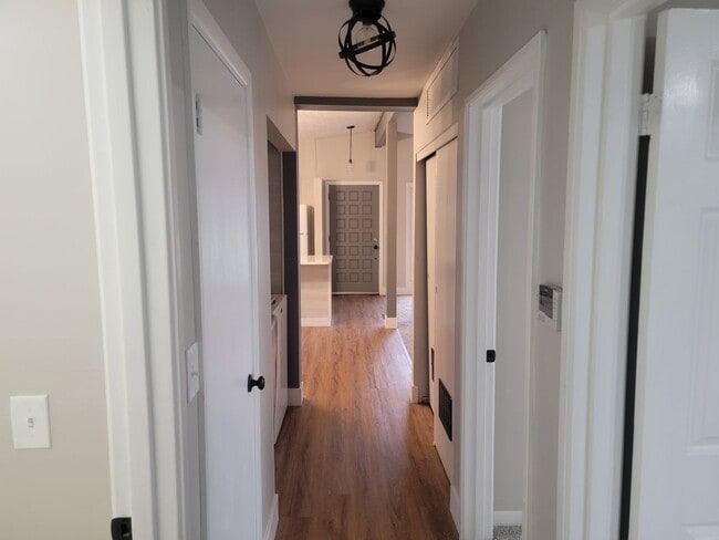 Building Photo - 1196 Thorndale Dr