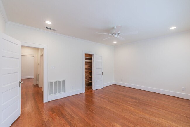 Building Photo - PRETTY HOME NORTH OF THE BRICKS in the CUL...