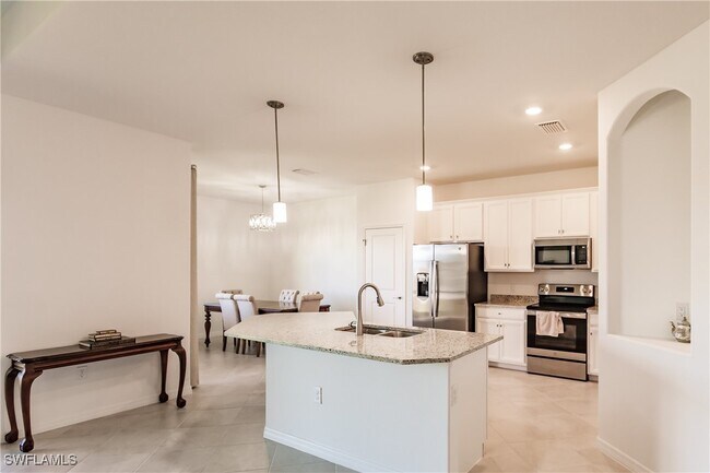 Building Photo - 3305 Altimira Dr