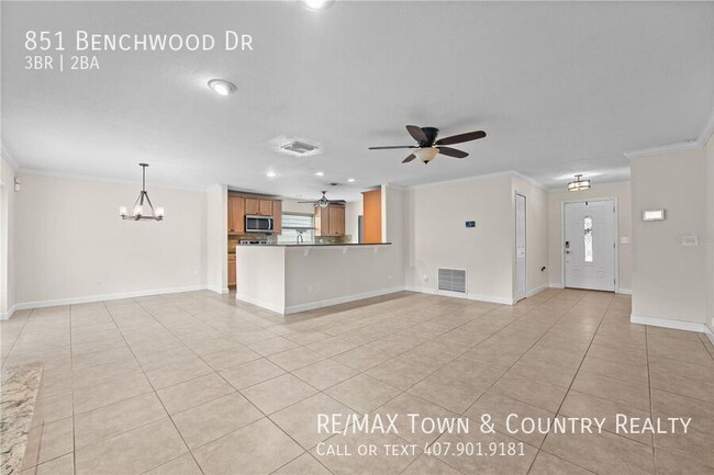 Building Photo - 851 Benchwood Dr