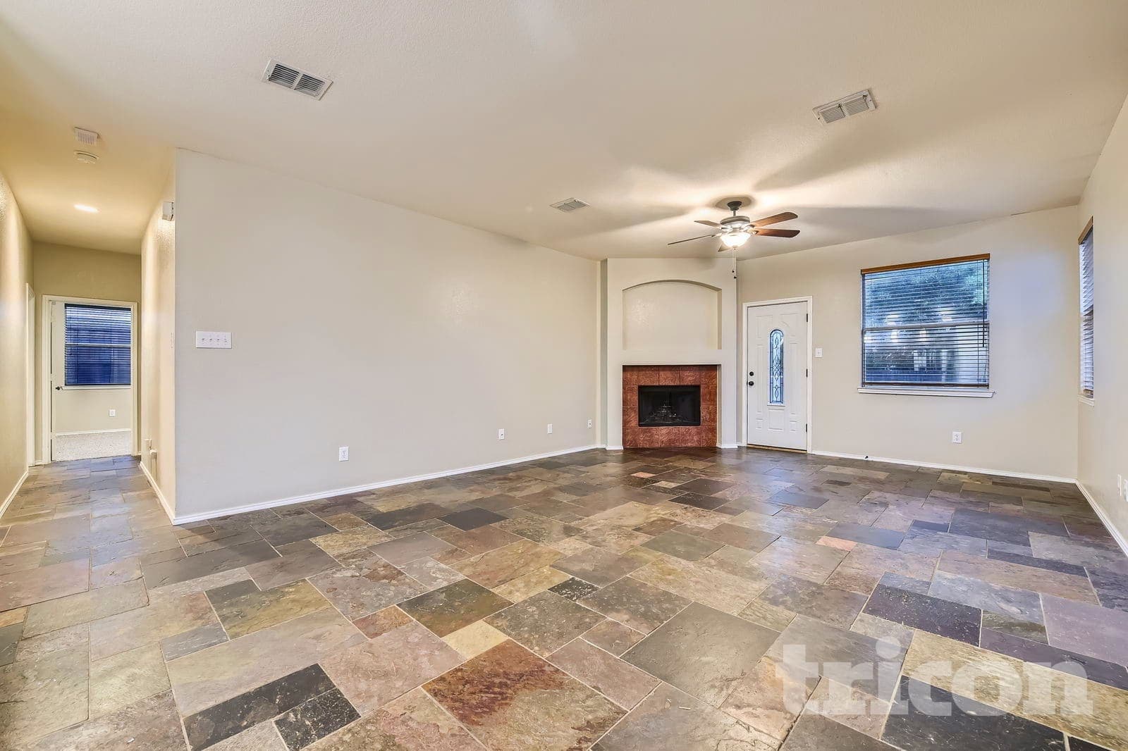 Building Photo - 1136 Roundhouse Dr