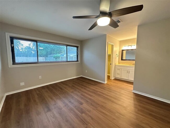 Building Photo - 12139 Huntington Park Dr