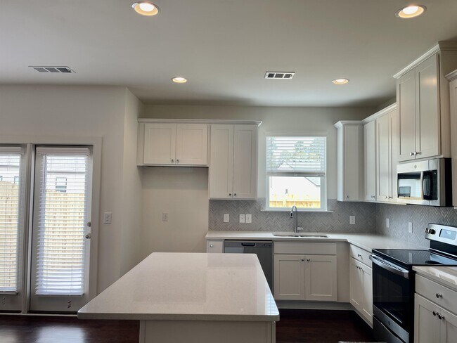 Building Photo - 123 Auburn Run Ln