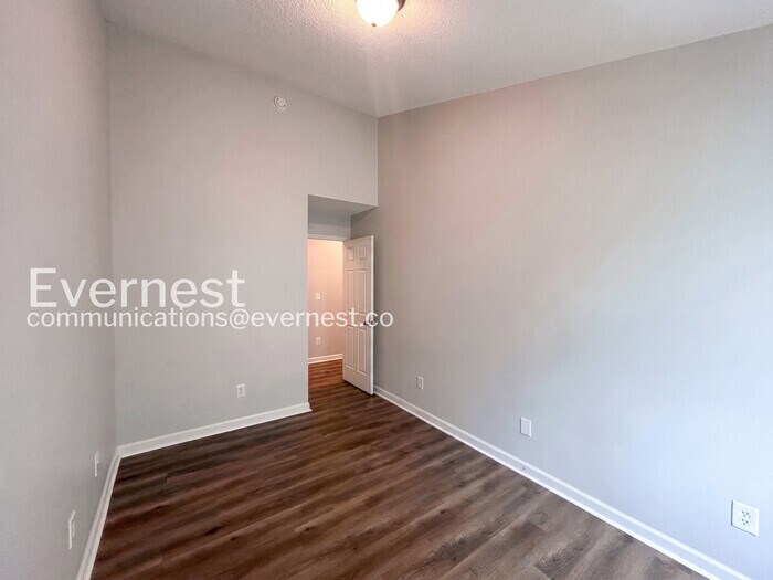 Building Photo - 8648 Thomas Ln