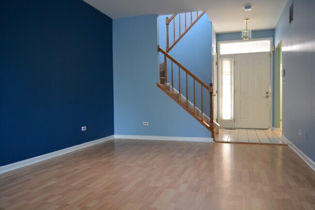 Building Photo - 613 W Parkside Dr
