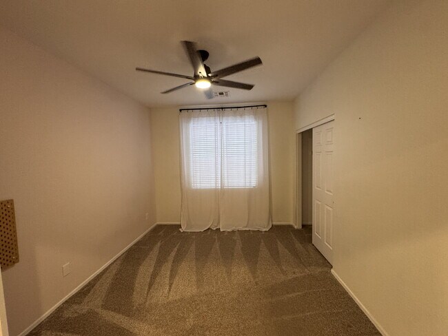 Building Photo - 30031 N Little Leaf Dr