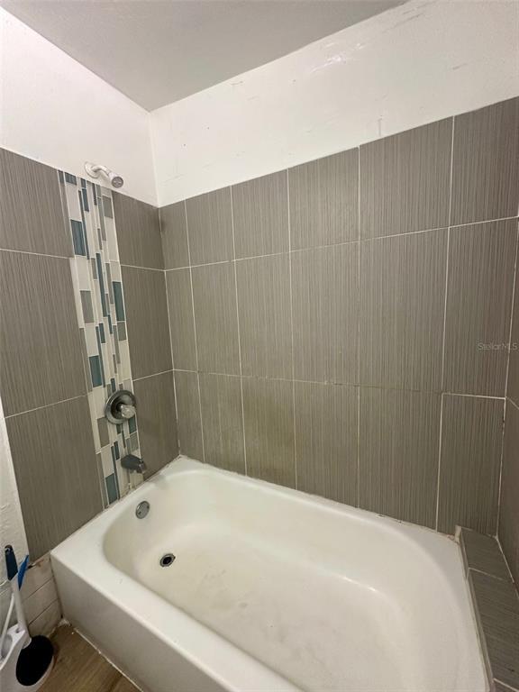 Building Photo - 647 NE Waldo Rd