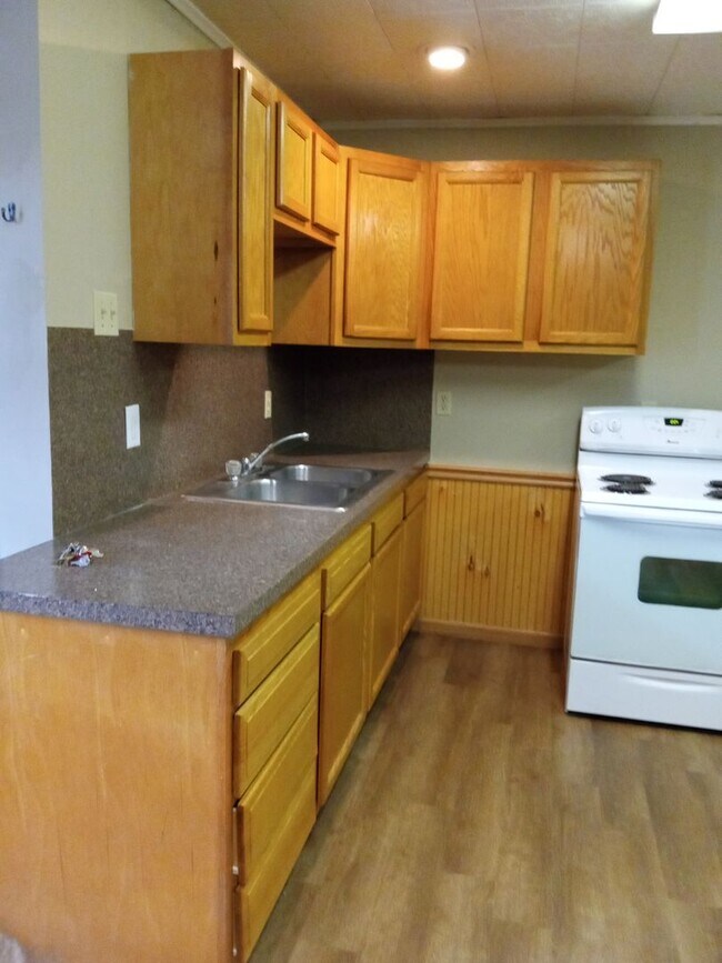 Building Photo - Red Peak  Hogback