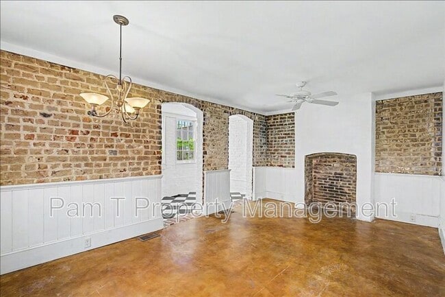 Building Photo - 521 E Harris St