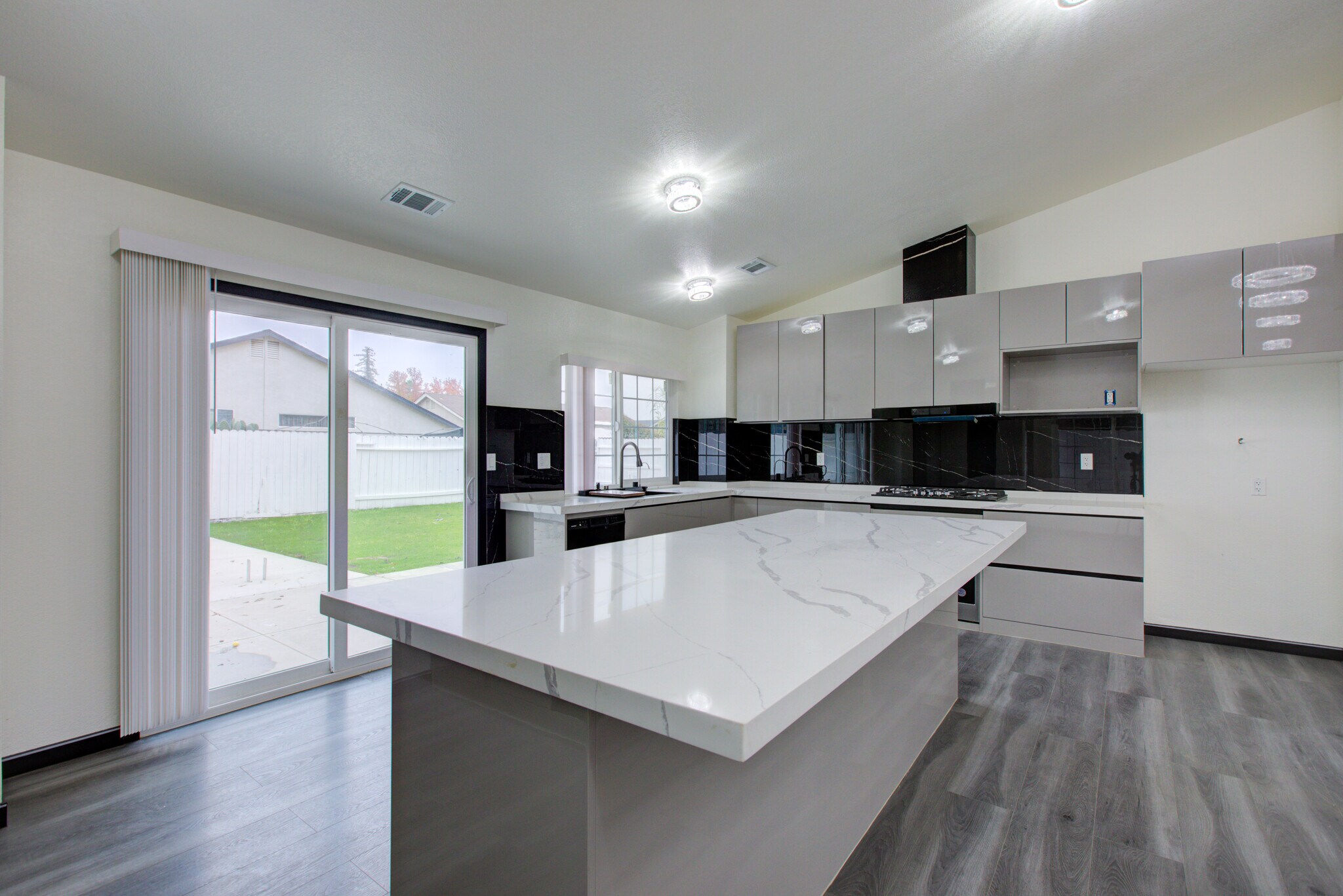 Building Photo - 9855 Douglas Ave