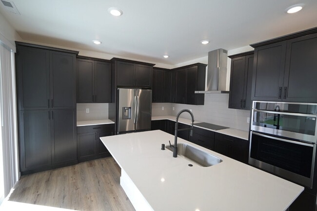 Building Photo - Brand new 2 bed 2 bath home in Rolling Hil...
