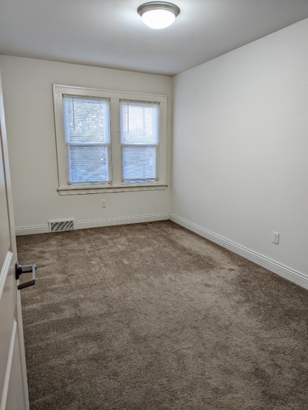 Building Photo - 77 Laverack Ave