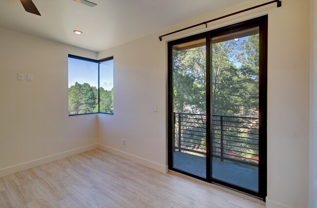 Building Photo - 1246 East Jen Drive