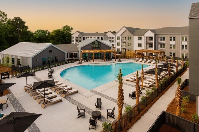 Building Photo - 2403 Mall Dr