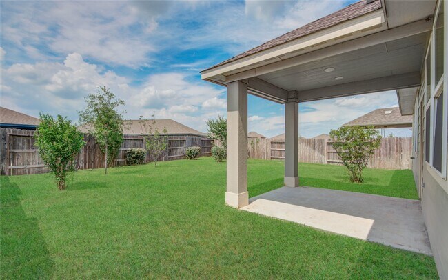 Building Photo - 2425 Temple Crag Dr