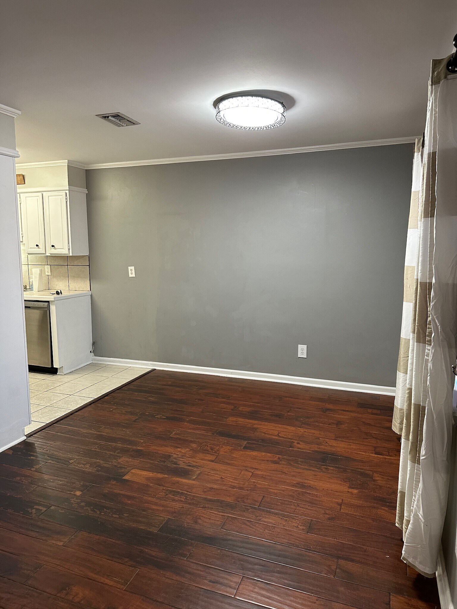 Dining - 412 Cane Dr