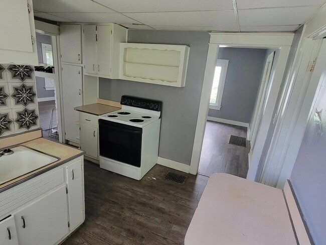 Building Photo - 715 W Fairview Ave