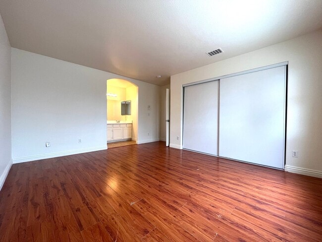 Building Photo - 4548 Aviation St