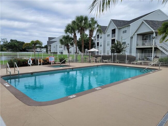 Building Photo - The Gables at Lakeside 2/2