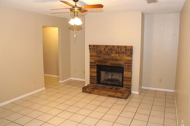 Building Photo - 13355 Water Oak Ln