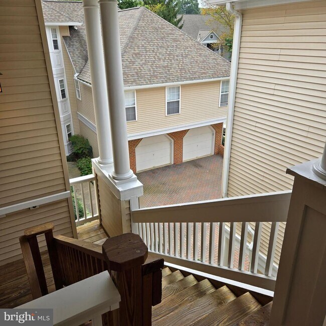 Building Photo - 5814 Wyndham Cir