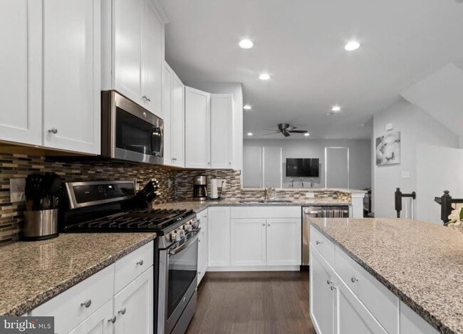 Building Photo - 68 Benford Ln