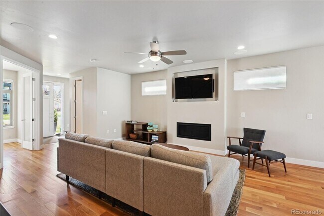 Building Photo - Rare University/Observatory Park 4 Plus Bed, 4.5 Bath Home