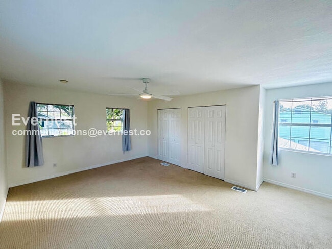 Building Photo - 3032 56th St S