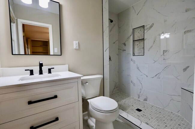 Building Photo - 536 Edgecrest Cir