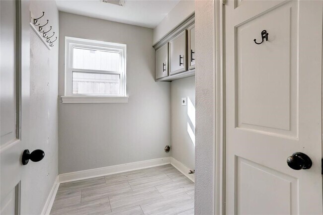 Building Photo - 3110 Fairmont Ct