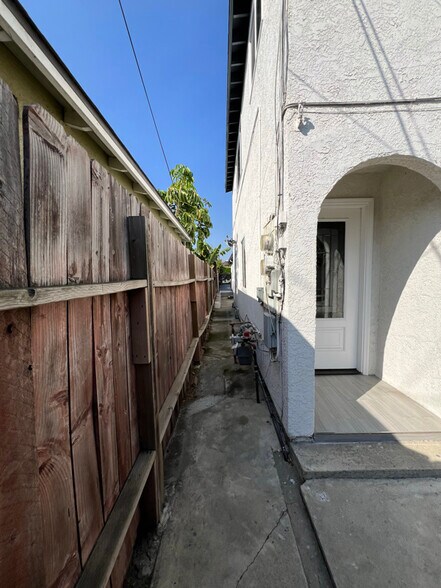 Building Photo - 5316 Inglewood Blvd