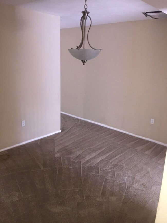 Building Photo - Call today and move in quickly before its ...