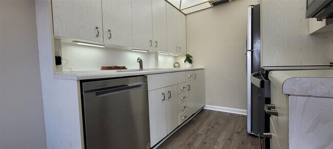 Building Photo - 4070 Exeter