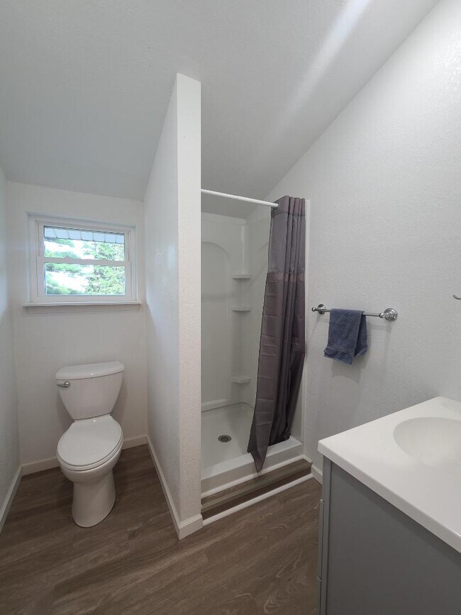 Building Photo - 613 Grundy Rd