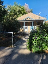 Building Photo - 915 Bennett Ave