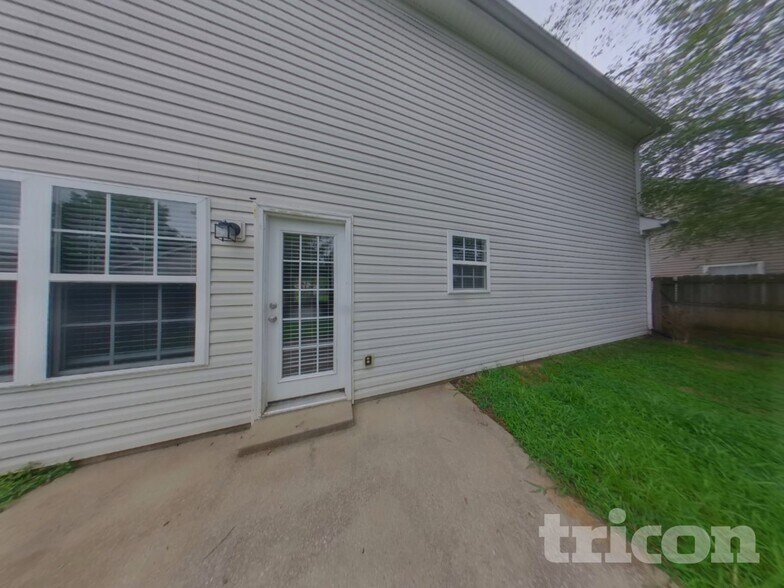 Building Photo - 4028 Deer Run Trce