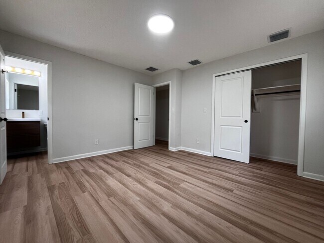 Building Photo - 1606 Overlake Ave