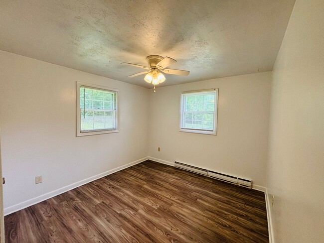 Building Photo - 1605 Lark Ln