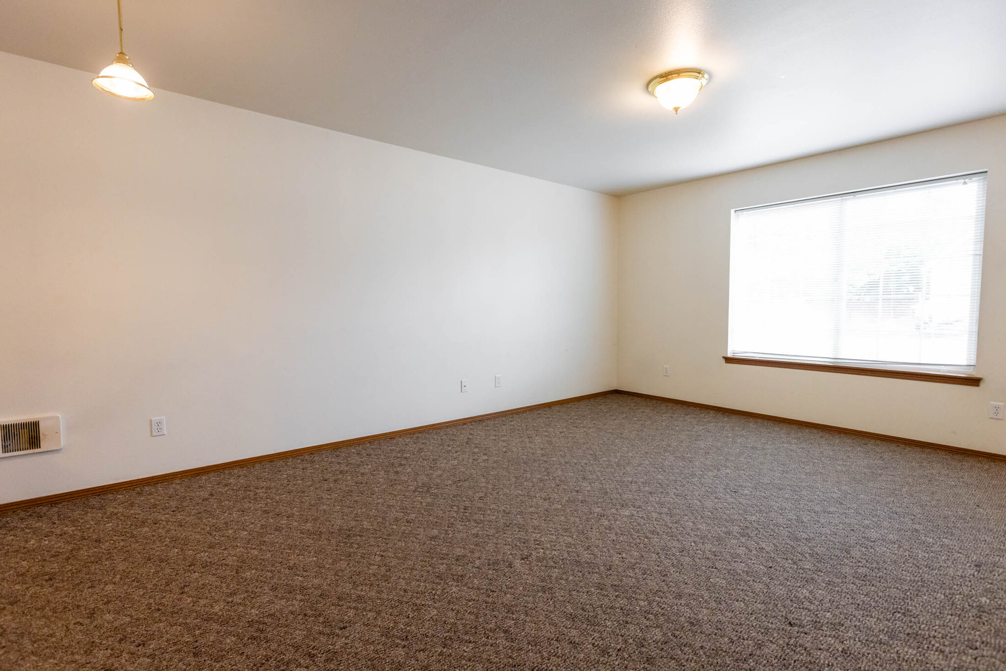 Living room - 1913 N Chestnut St