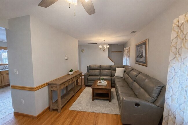 Building Photo - 50 School St