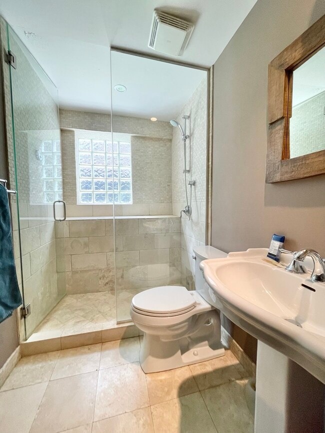 Building Photo - 1633 N Humboldt Blvd