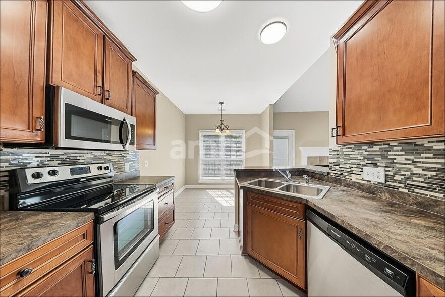 Building Photo - 165 Bland Dr