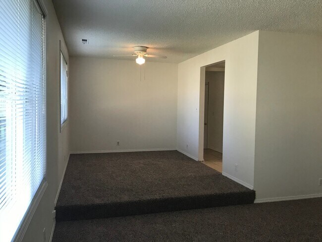 Building Photo - Adorable 3 Bed 2 Bath Ranch Style Home on ...