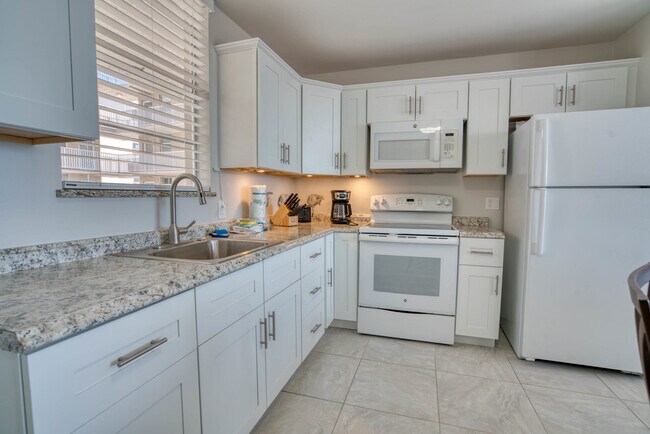 Building Photo - 5800 Bonita Beach Rd SW