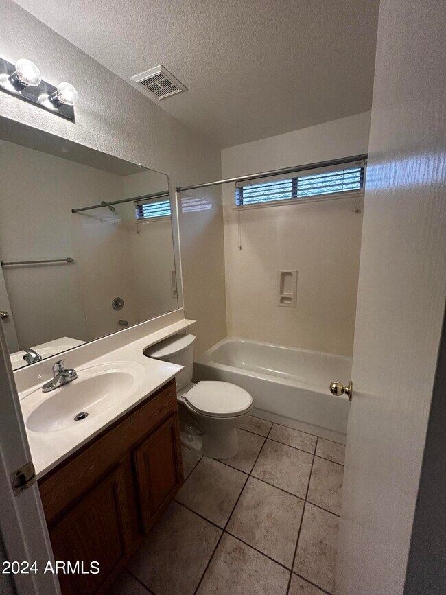 Building Photo - 755 W Baylor Ln