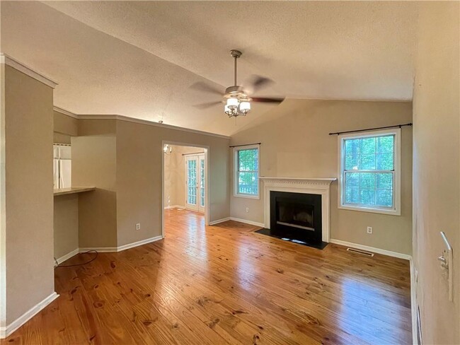 Building Photo - 324 King James Dr