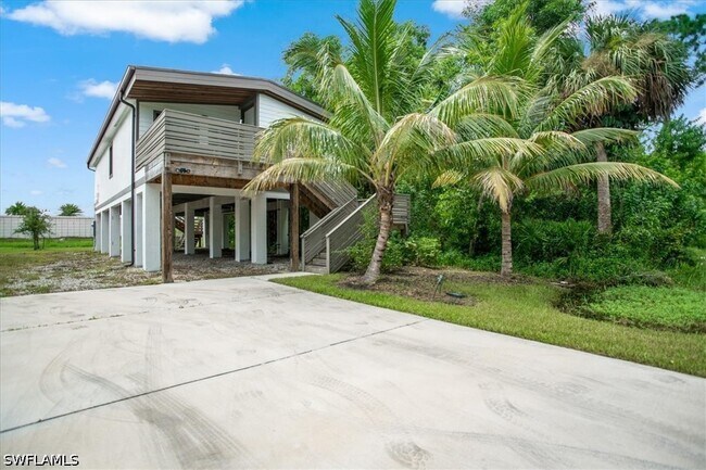 Building Photo - 3260 Woodside Ave