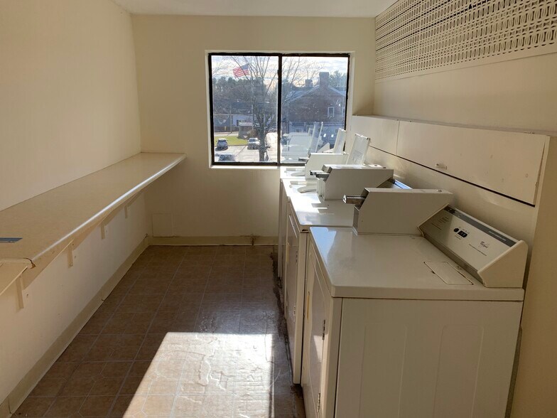 laundry down the hall - 915 Edgell Rd