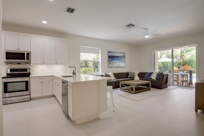 Building Photo - 10894 Bitternut Hickory Ln