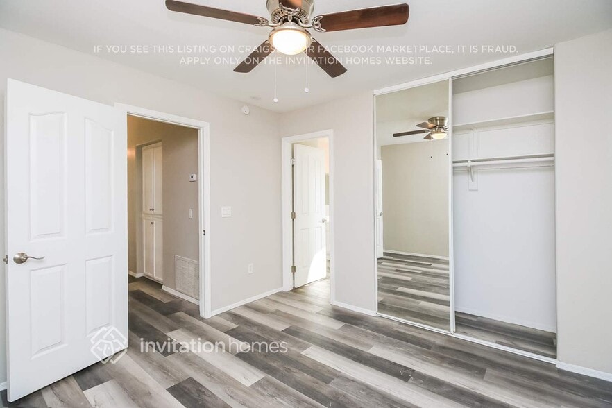 Building Photo - 918 W Sun Coast Dr